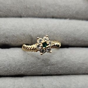 10K HGE Gold Plated Vintage Flower Ring - Green & Clear Stones - Size 4.5